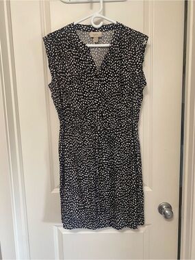 LOFT Black & White Printed V‑Neck Cap Sleeve Mini Dress